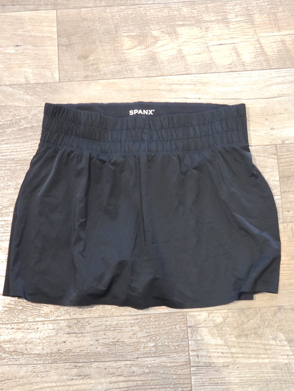 SPANX GM Activate Skort with Smocked Waistband Size L Womens